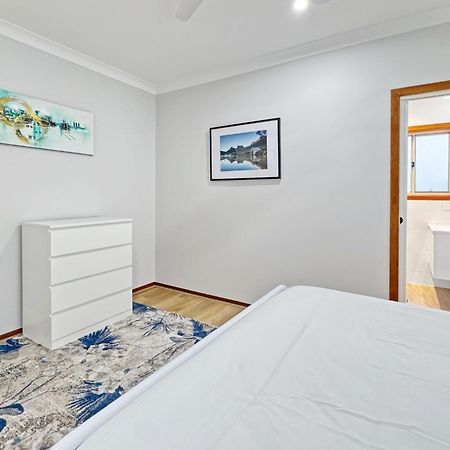 4-Bed Beach House With Garden & Alfresco Dining Tomakin Εξωτερικό φωτογραφία